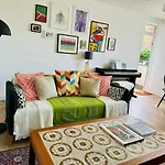 Modern Flat At Selden House