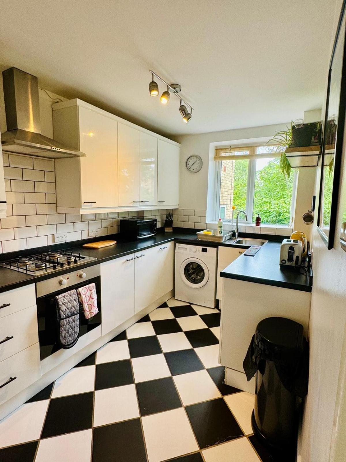Appartamento Modern Flat At Selden House Londra