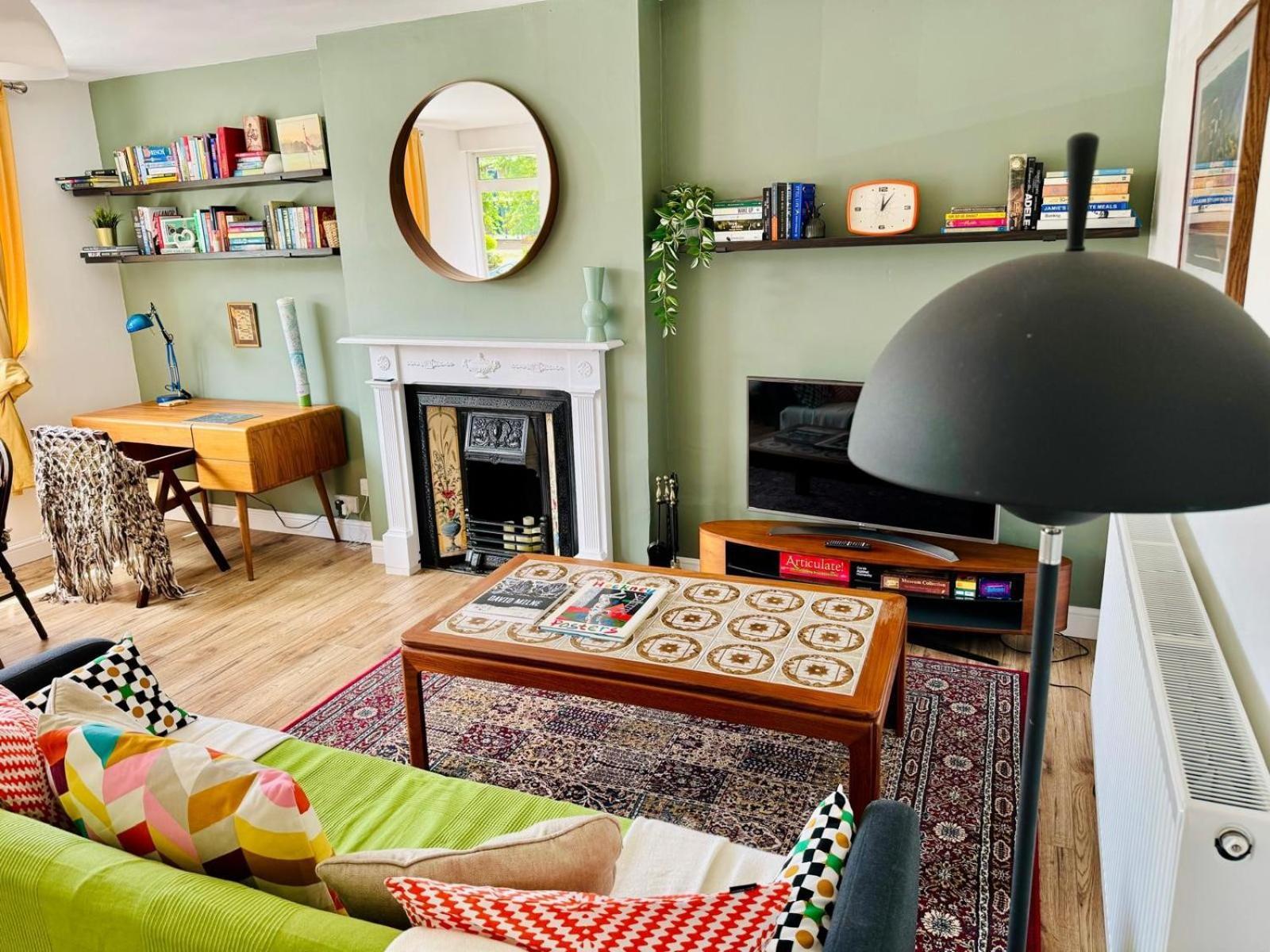 Modern Flat At Selden House